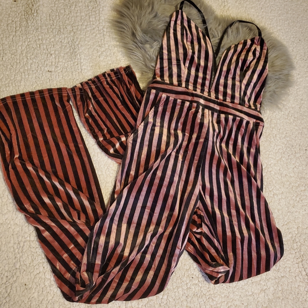 Romper Muave + Black M Stretchy+Plung Cut Pockets!